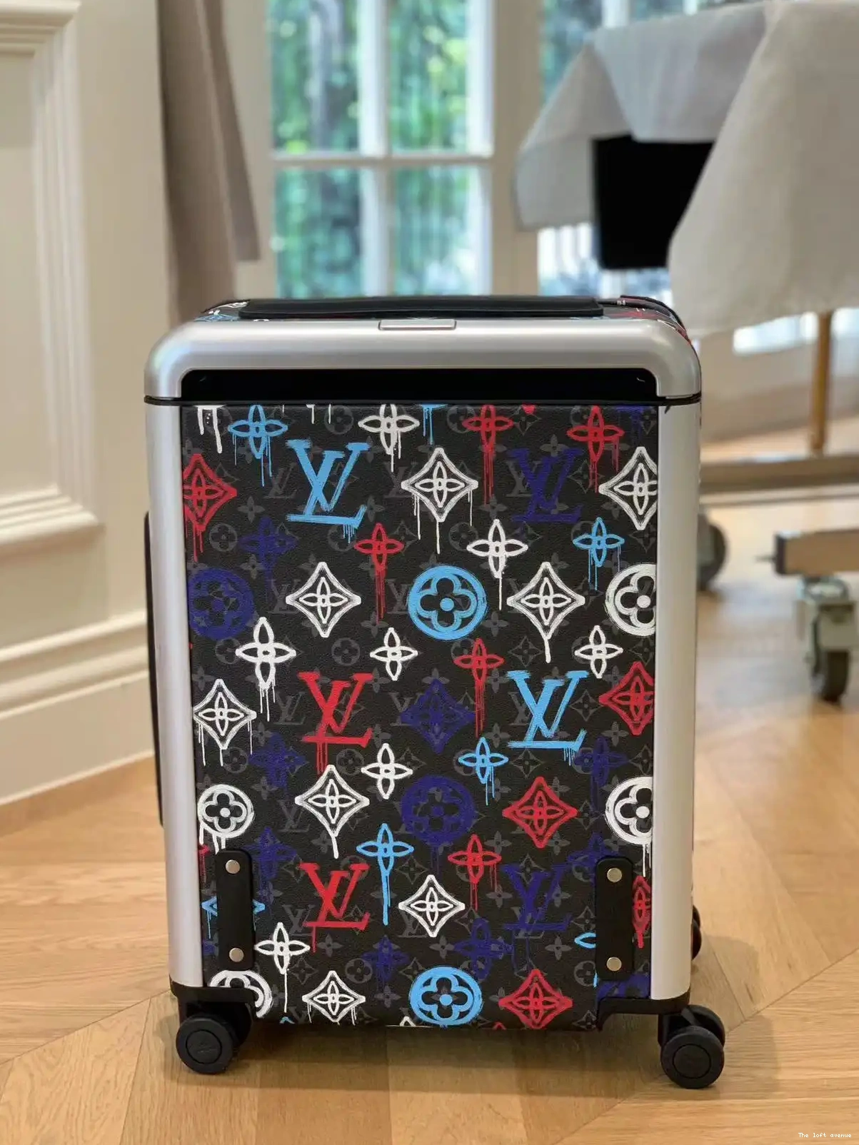 CABIN 37L SUITCASE 55 CUSTOM HORIZON GRAFFITI 0707